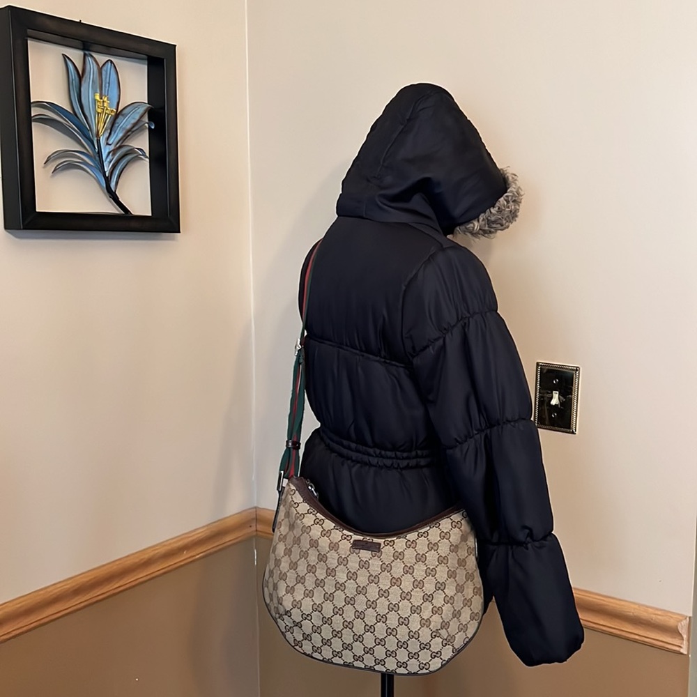 Gucci Beige GG Supreme Canvas Crossbody with Green-Red Web Strap - Picture 2 of 16